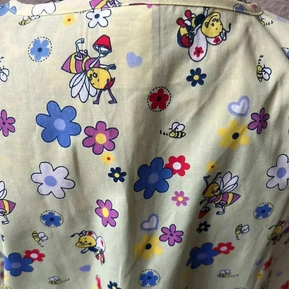 🐝Malibu doc scrub top flowers and bees NWT size L - Picture 6 of 7